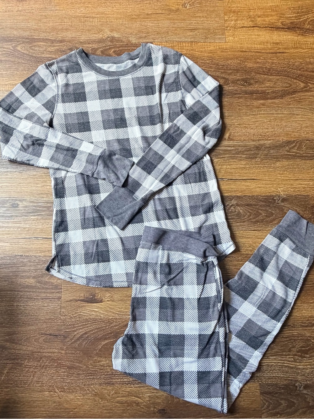 Cuddl Duds Gray and White Buffalo Plaid Thermal Pajama Set